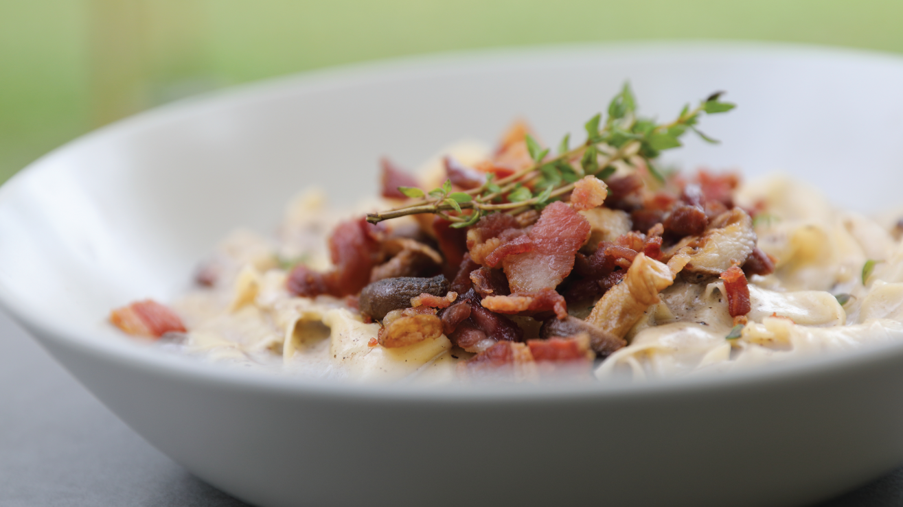 Creamy bacon and basil pesto pasta recipe